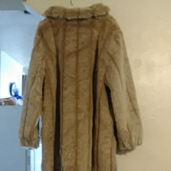 Woman's coat - Picture 2 of 3